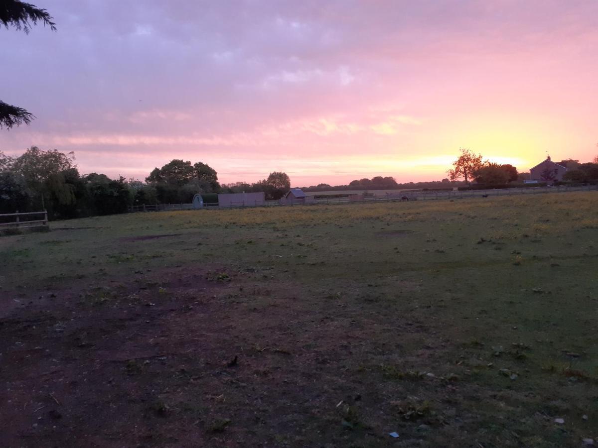 فيلا Glamping At The Retreat Wiltshire Is Rural Bliss كيبنهام المظهر الخارجي الصورة